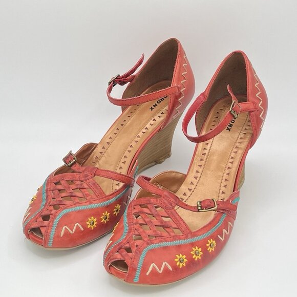 Bronx Women’s Red Leather Wedge Sandals Size 37 EU, US 6.5-7 Embroidered Brazil - Picture 2 of 13